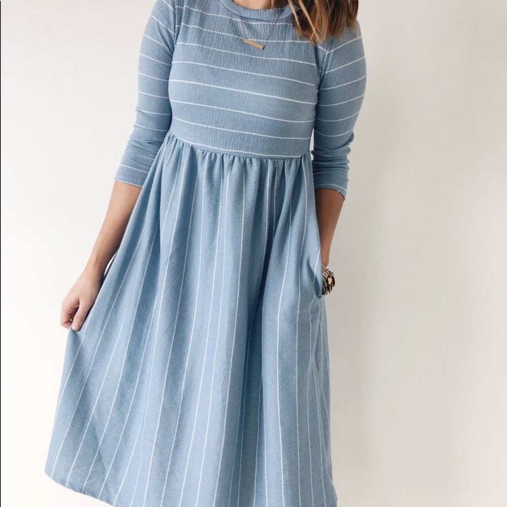 Cornflower blue with pinstripe details. Cute, stretchy & has pockets